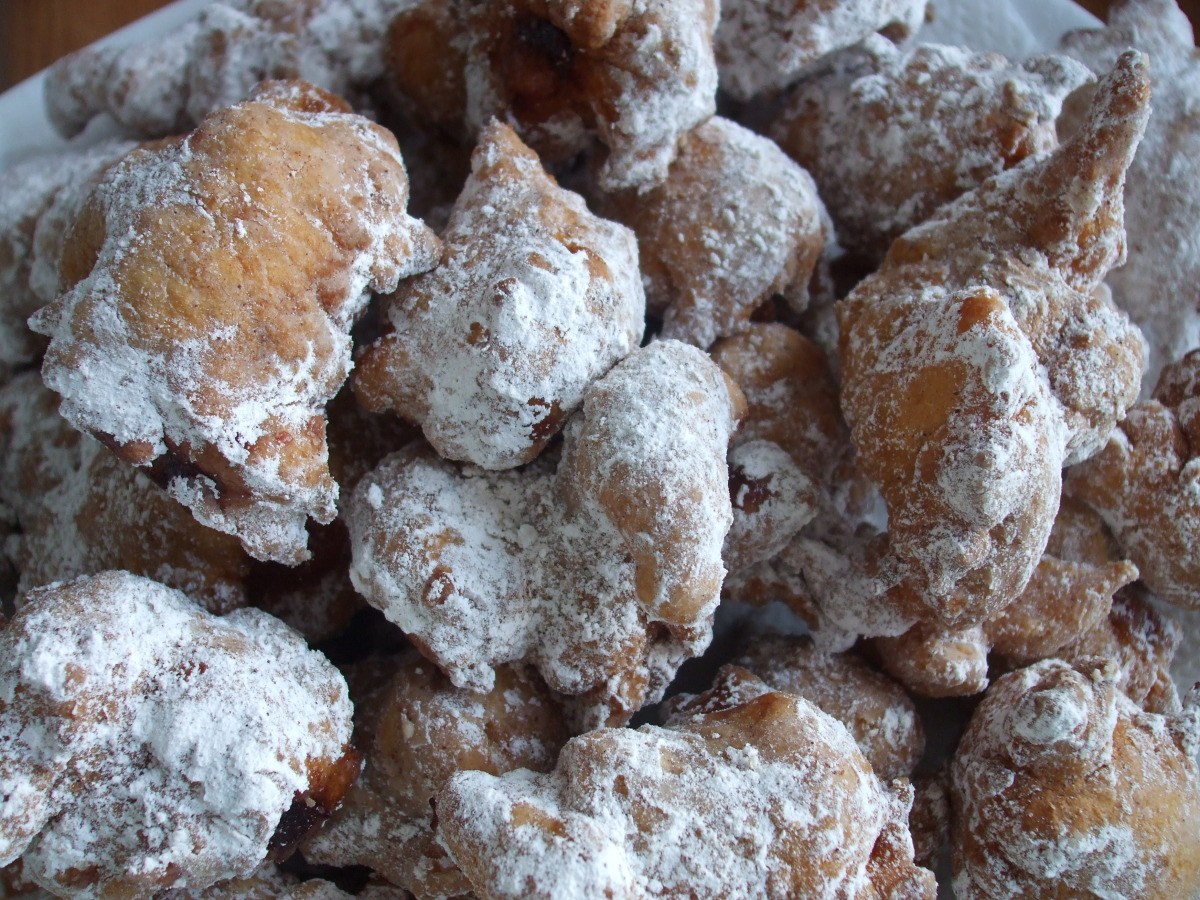 Italian Sfingi (Italian Doughnuts)